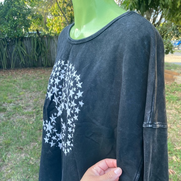 Fantastic Fawn Distressed Skull Print Sweatshirt Women’s oversized Size L - Picture 10 of 12